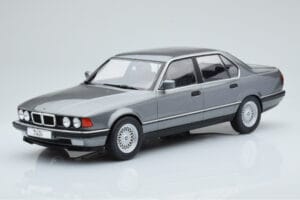 BMW 7 Serija E32 740i Sidabrinis MCG 1:18