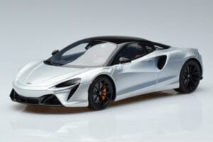 McLaren Artura Kupė Sidabrinis GT Spirit 1:18