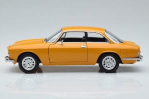 Alfa Romeo 1750 GTV Geltonas Norev 1:18 187910 Metalas - nuotrauka 4 iš 7
