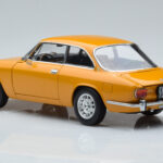 Alfa Romeo 1750 GTV Geltonas Norev 1:18 - image 6 of 7