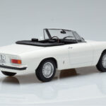 Alfa Romeo 2000 Spider Baltas Norev 1:18 - image 2 of 7