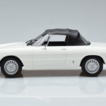 Alfa Romeo 2000 Spider Baltas Norev 1:18 - image 3 of 7