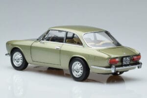 Alfa Romeo GTV 2000 Žalias Ribotasis Leidimas Norev 1:18 187913 Metalas - nuotrauka 6 iš 7