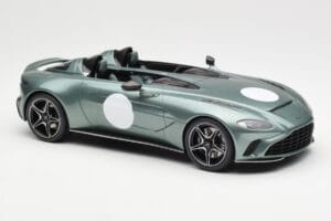Aston Martin V12 Speedster Žalias Metallic GT Spirit 1:18 GT906 Derva - nuotrauka 4 iš 6