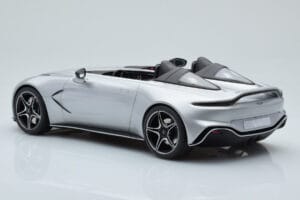 Aston Martin V12 Speedster Sidabras GT Spirit 1:18 GT430 Derva - nuotrauka 5 iš 6