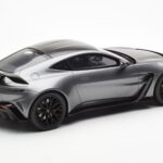 Aston Martin V12 Vantage Magnetic Sidabras GT Spirit 1:18 - image 2 of 6