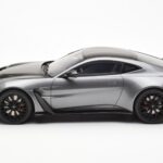 Aston Martin V12 Vantage Magnetic Sidabras GT Spirit 1:18 - image 3 of 6