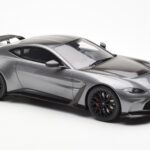 Aston Martin V12 Vantage Magnetic Sidabras GT Spirit 1:18 - image 4 of 6
