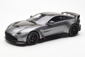 Aston Martin V12 Vantage Magnetic Sidabras GT Spirit 1:18