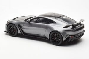 Aston Martin V12 Vantage Magnetic Sidabras GT Spirit 1:18 GT443 Derva - nuotrauka 5 iš 6