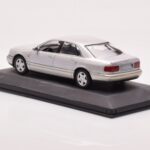 Audi A8 D2 Sidabrinis Žalia Juosta Minichamps 1:43 - image 3 of 4