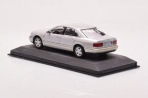 Audi A8 D2 Sidabrinis Žalia Juosta Minichamps 1:43 AUDI-264455 Metalas - nuotrauka 3 iš 4