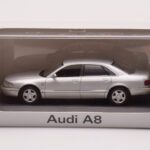 Audi A8 D2 Sidabrinis Žalia Juosta Minichamps 1:43 - image 4 of 4