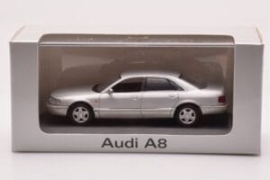 Audi A8 D2 Sidabrinis Žalia Juosta Minichamps 1:43 AUDI-264455 Metalas - nuotrauka 4 iš 4