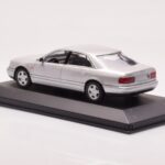 Audi A8 D2 Sidabrinis Minichamps 1:43 - image 3 of 4