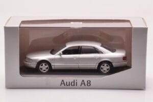 Audi A8 D2 Sidabrinis Minichamps 1:43 433013006 Metalas - nuotrauka 4 iš 4