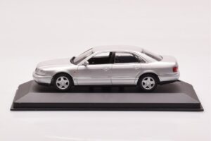 Audi A8 D2 Sidabrinis Minichamps 1:43