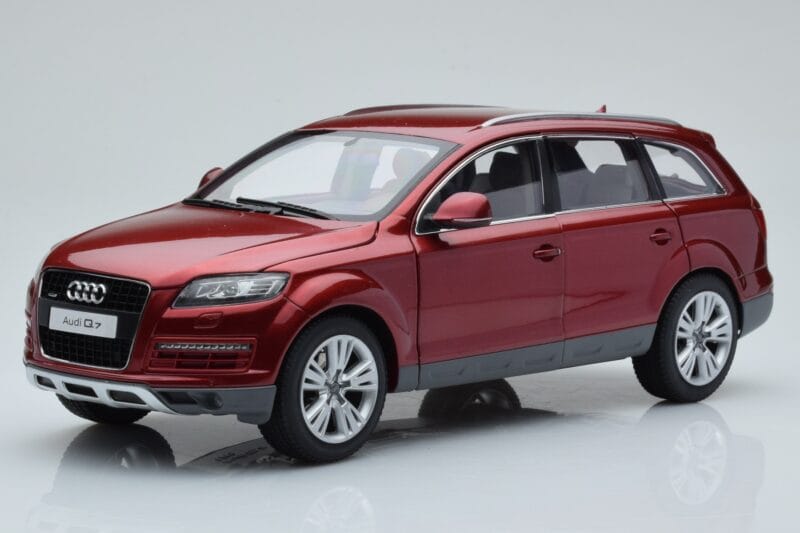 Audi Q7 4L Granato Raudona Kyosho 1:18