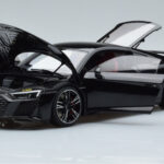 Audi R8 Performance Juodas Kengfai 1:18 - image 2 of 10