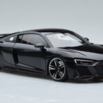 Audi R8 Performance Juodas Kengfai 1:18 - image 6 of 10