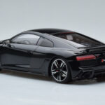 Audi R8 Performance Juodas Kengfai 1:18 - image 7 of 10