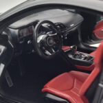 Audi R8 Performance Juodas Kengfai 1:18 - image 8 of 10