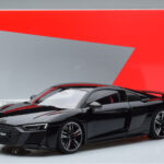 Audi R8 Performance Juodas Kengfai 1:18 - image 10 of 10