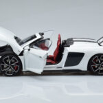 Audi R8 Spyder Performance Baltas Kengfai 1:18 - image 5 of 11