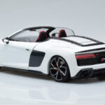 Audi R8 Spyder Performance Baltas Kengfai 1:18 - image 8 of 11