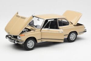 BMW 2002 Ti E10 Sahara Smėlinis Kyosho 1:18 08541BG Metalas - nuotrauka 2 iš 8