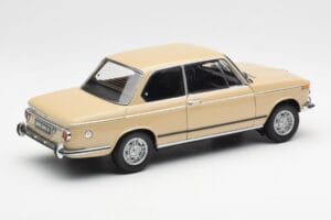 BMW 2002 Ti E10 Sahara Smėlinis Kyosho 1:18 08541BG Metalas - nuotrauka 3 iš 8