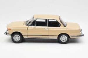 BMW 2002 Ti E10 Sahara Smėlinis Kyosho 1:18 08541BG Metalas - nuotrauka 4 iš 8