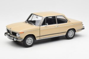 BMW 2002 Ti E10 Sahara Smėlinis Kyosho 1:18