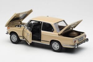 BMW 2002 Ti E10 Sahara Smėlinis Kyosho 1:18 08541BG Metalas - nuotrauka 5 iš 8