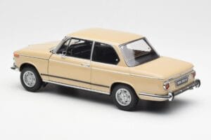 BMW 2002 Ti E10 Sahara Smėlinis Kyosho 1:18 08541BG Metalas - nuotrauka 7 iš 8