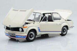 BMW 2002 Turbo Baltas Kyosho 1:18 08544W Metalas - nuotrauka 2 iš 8