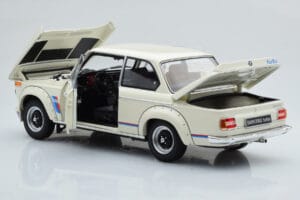 BMW 2002 Turbo Baltas Kyosho 1:18 08544W Metalas - nuotrauka 3 iš 8
