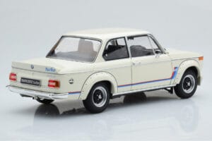 BMW 2002 Turbo Baltas Kyosho 1:18 08544W Metalas - nuotrauka 4 iš 8