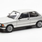 BMW 323i E21 Aspen Sidabrinis AUTOart 1:18
