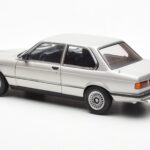 BMW 323i E21 Aspen Sidabrinis AUTOart 1:18 - image 7 of 8