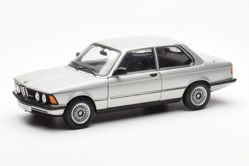 BMW 323i E21 Aspen Sidabrinis AUTOart 1:18