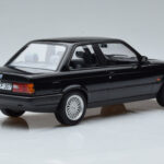 BMW 325i E30 Juodas Norev 1:18 - image 2 of 6