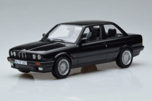 BMW 325i E30 Juodas Norev 1:18
