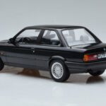 BMW 325i E30 Juodas Norev 1:18 - image 5 of 6