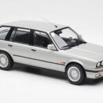 BMW 325i E30 Touring Sidabrinis Norev 1:18 - image 4 of 6