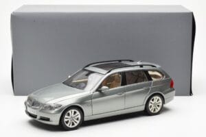 BMW 330i E91 Touring Pilkas Metallic Kyosho 1:18 80430394359 Metalas - nuotrauka 8 iš 8