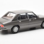 BMW 520i E28 Pilkas MCG 1:18 - image 2 of 6