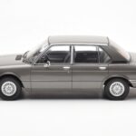 BMW 520i E28 Pilkas MCG 1:18 - image 3 of 6