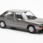 BMW 520i E28 Pilkas MCG 1:18 - image 4 of 6