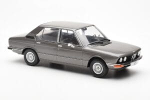 BMW 520i E28 Pilkas MCG 1:18 MCG18121 Metalas - nuotrauka 4 iš 6